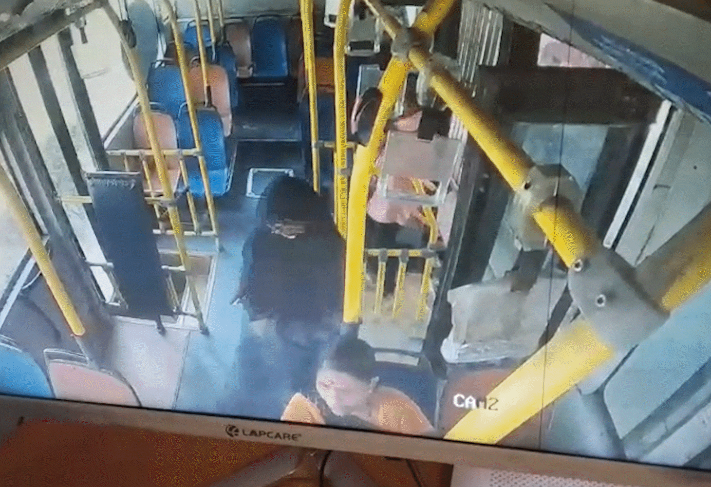 સુરત BRTS માં મહિલાનો ડ્રાઈવર પર જીવલેણ હુમલો