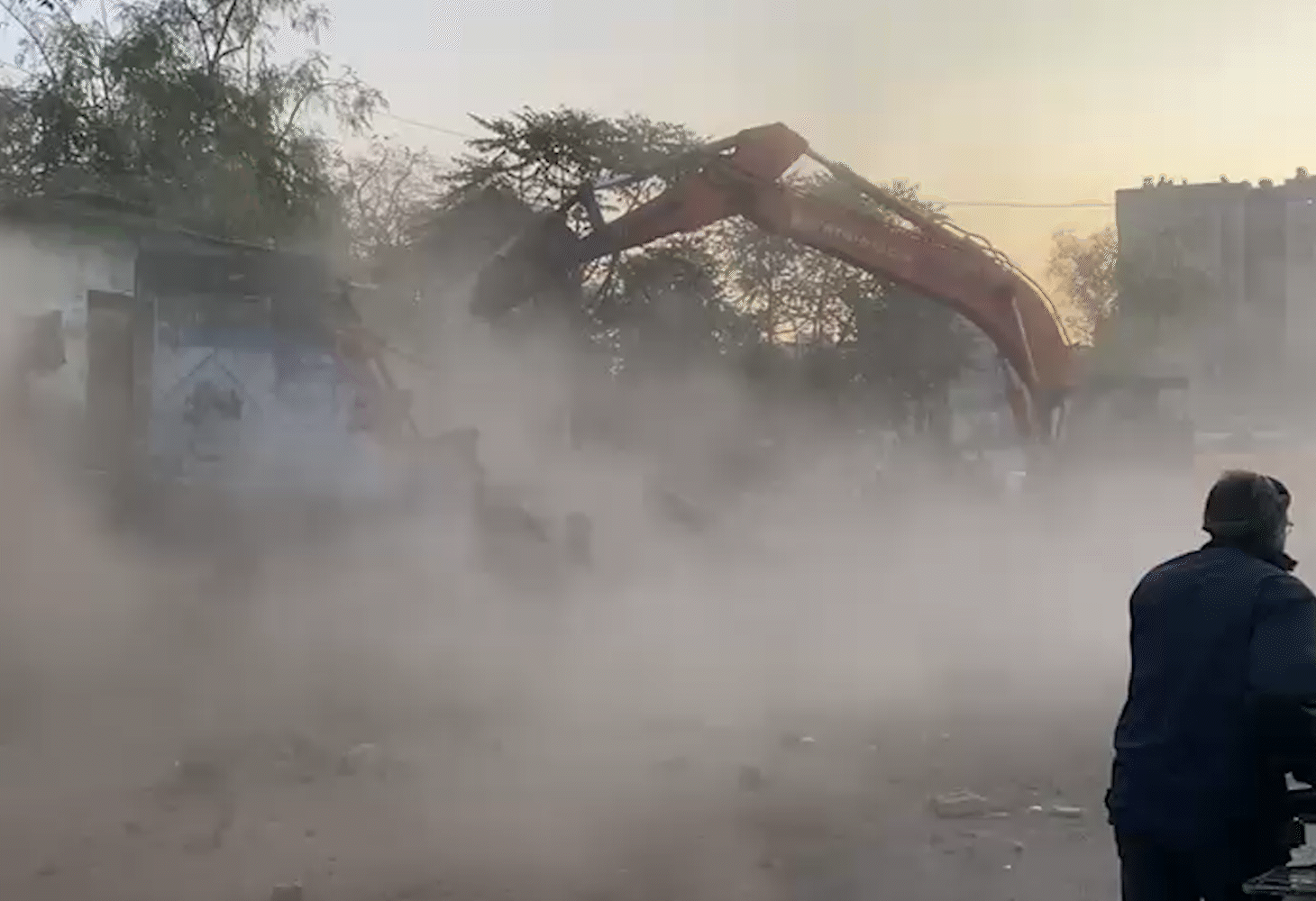 વટવામાં વાંદરવટ તળાવ પર તંત્રનું મેગા ડિમોલિશન