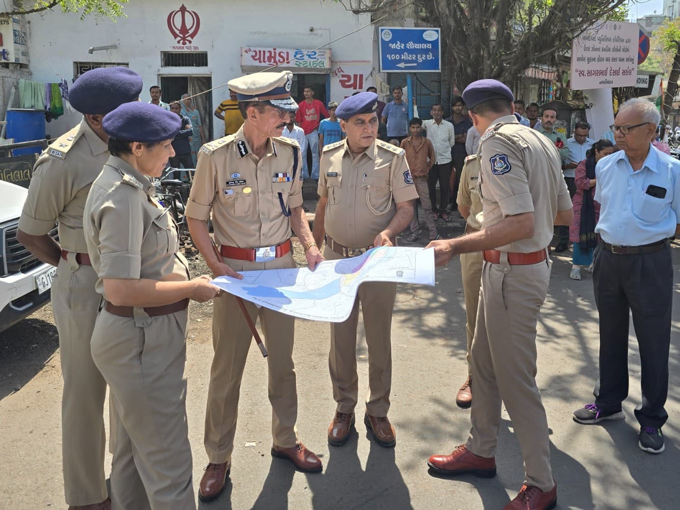 ટ્રાફિક સમસ્યા ઘટાડવા પોલીસ કમિશનર મેદાને ઉતર્યા ટ્રાફિક સમસ્યા ઘટાડવા પોલીસ કમિશનર મેદાને ઉતર્યા