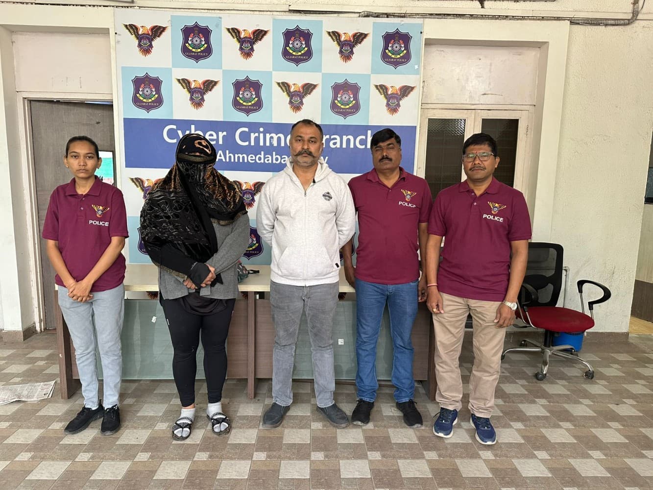 બિલ્ડરના હનીટ્રેપ મામલે NCPના નેતાની ધરપકડ બિલ્ડરના હનીટ્રેપ મામલે NCPના નેતાની ધરપકડ