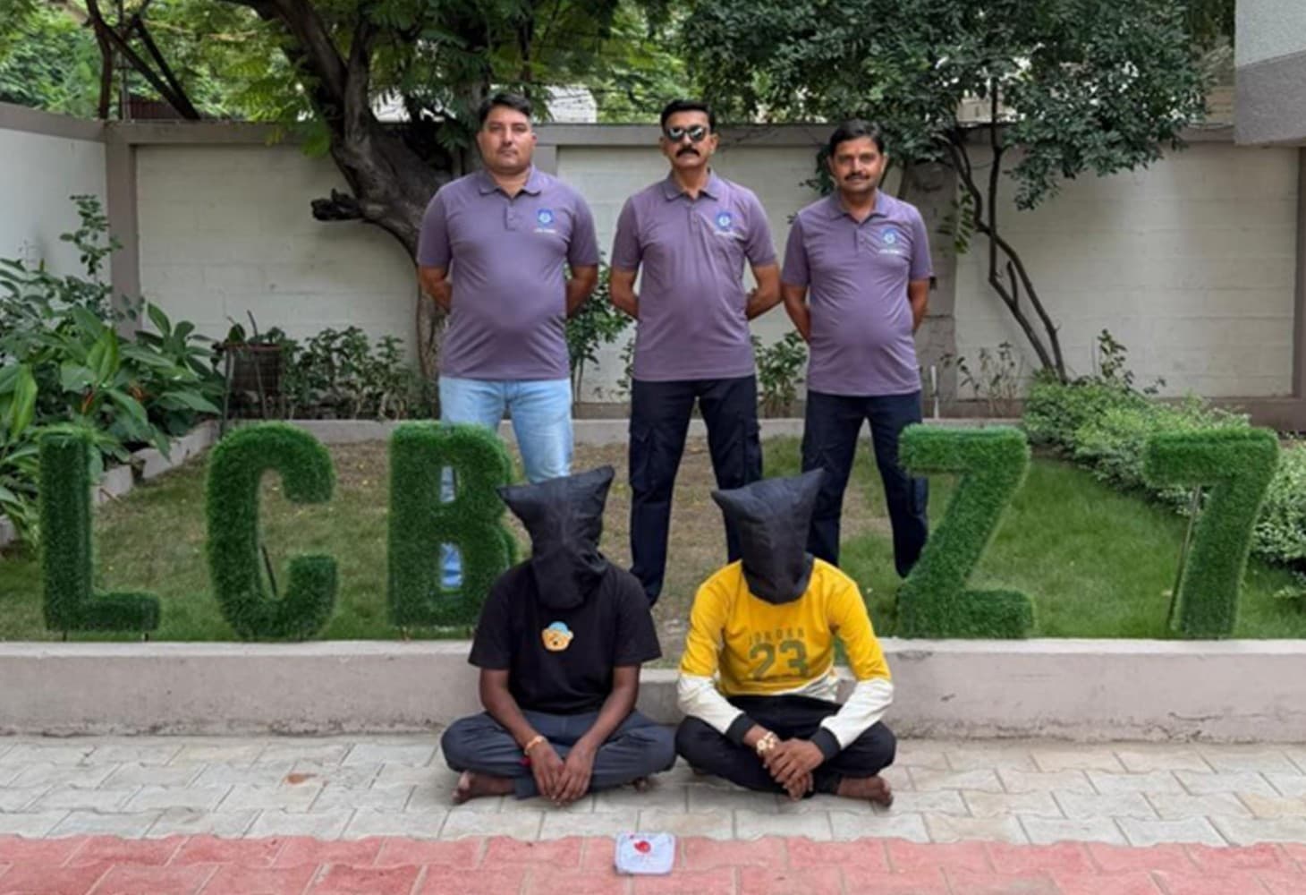 અમદાવાદમાં ‘માતાજીની કૃપા’ના બહાને સોનાની ચેઈન પડાવતી મદારી ગેંગ ઝડપાઈ, LCBએ 2 આરોપી પકડ્યા