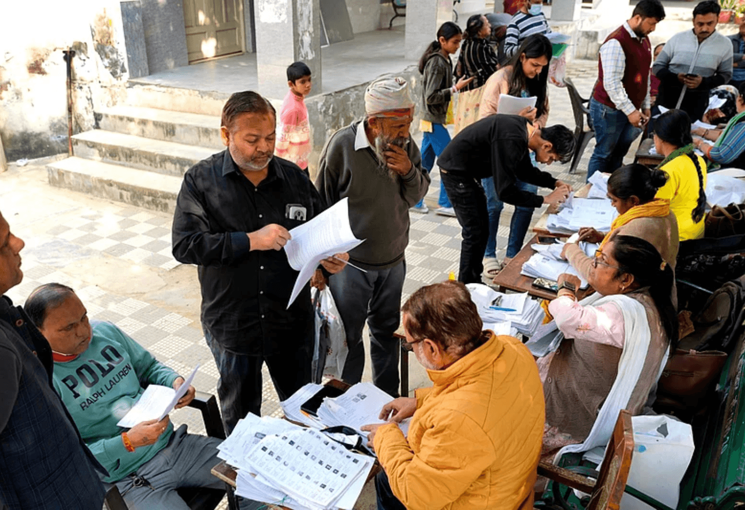 बूथ लेवल अफ़सरों की मुश्किलें कम करें: सुप्रीम कोर्ट बूथ लेवल अफ़सरों की मुश्किलें कम करें: सुप्रीम कोर्ट