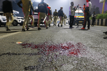 Fire near Red Fort after twin blasts Fire near Red Fort after twin blasts