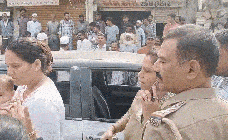 A heated argument broke out between the family of BJP executive presid A heated argument broke out between the family of BJP executive presid