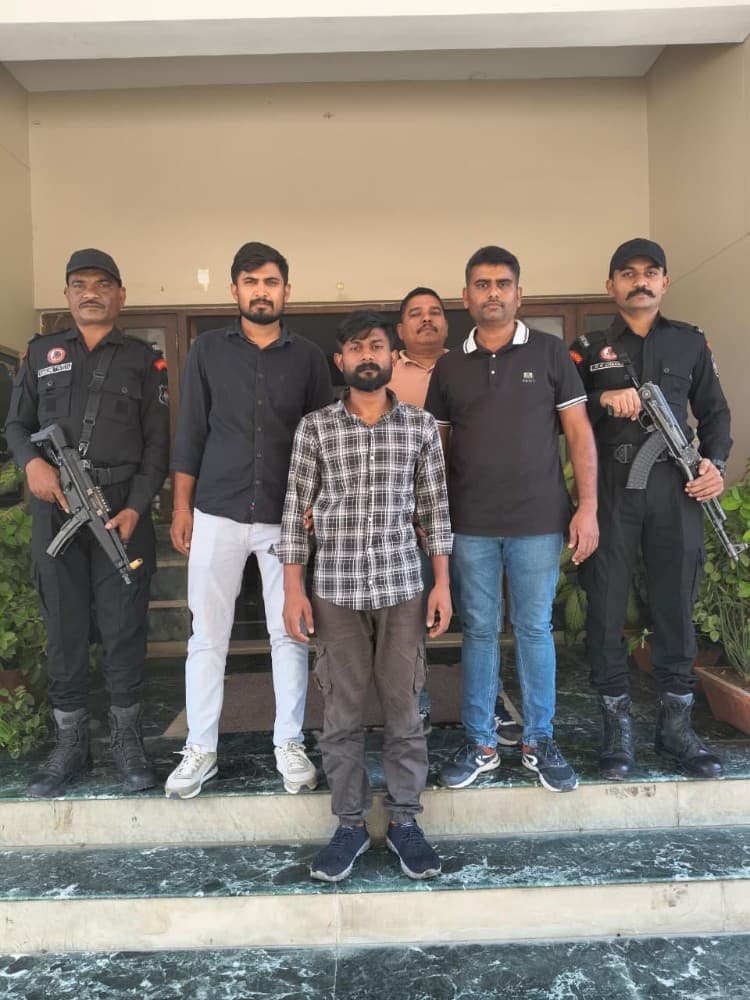 બનાસકાંઠાના ડીસામાંથી પંજાબનો વોન્ટેડ આતંકી પકડાયો બનાસકાંઠાના ડીસામાંથી પંજાબનો વોન્ટેડ આતંકી પકડાયો