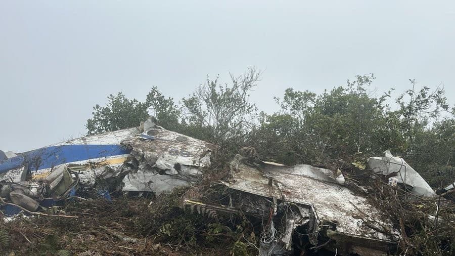 Plane crashes minutes after take-off in Colombia Plane crashes minutes after take-off in Colombia