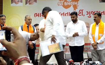 અંતે સુરજ આથમણો ઉગ્યો ખરો, કરપડાએ કર્યા કેસરીયા અંતે સુરજ આથમણો ઉગ્યો ખરો, કરપડાએ કર્યા કેસરીયા