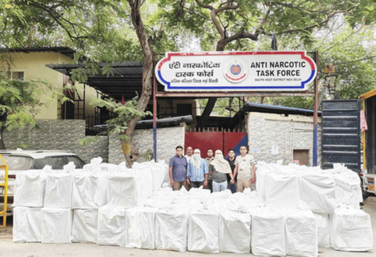 Illegal Cigarette Racket Busted in Delhi’s Vasant Kunj Illegal Cigarette Racket Busted in Delhi’s Vasant Kunj
